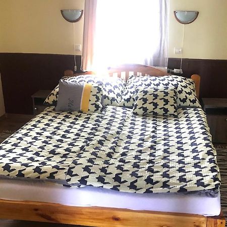 Convoy Panzio Bed & Breakfast Szajol Exterior photo